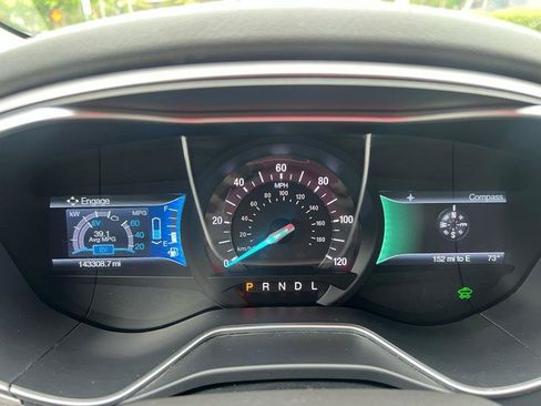 Used 2015 Ford Fusion SE FWD image 14
