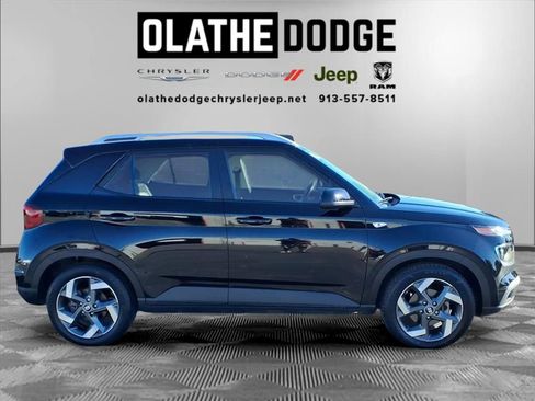 Used 2022 Hyundai Venue SEL image 7