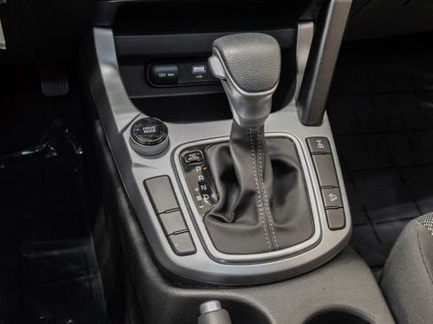 Used 2025 Kia Seltos LX AWD/4WD image 16