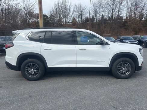 Used 2025 GMC Acadia Elevation image 4