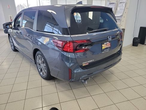 New 2026 Honda Odyssey Touring image 7