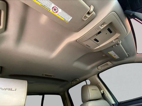 Used 2015 GMC Sierra 2500 Denali w/ Duramax Plus Package AWD/4WD image 12