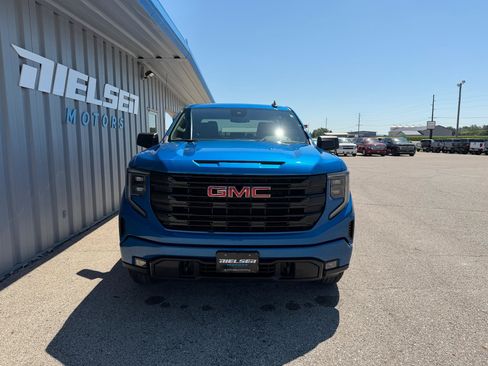 Used 2022 GMC Sierra 1500 Elevation AWD/4WD image 3