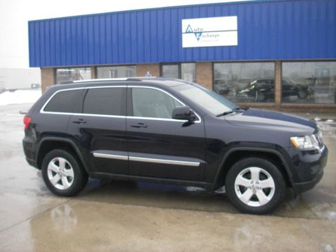 Used 2011 Jeep Grand Cherokee Laredo image 3