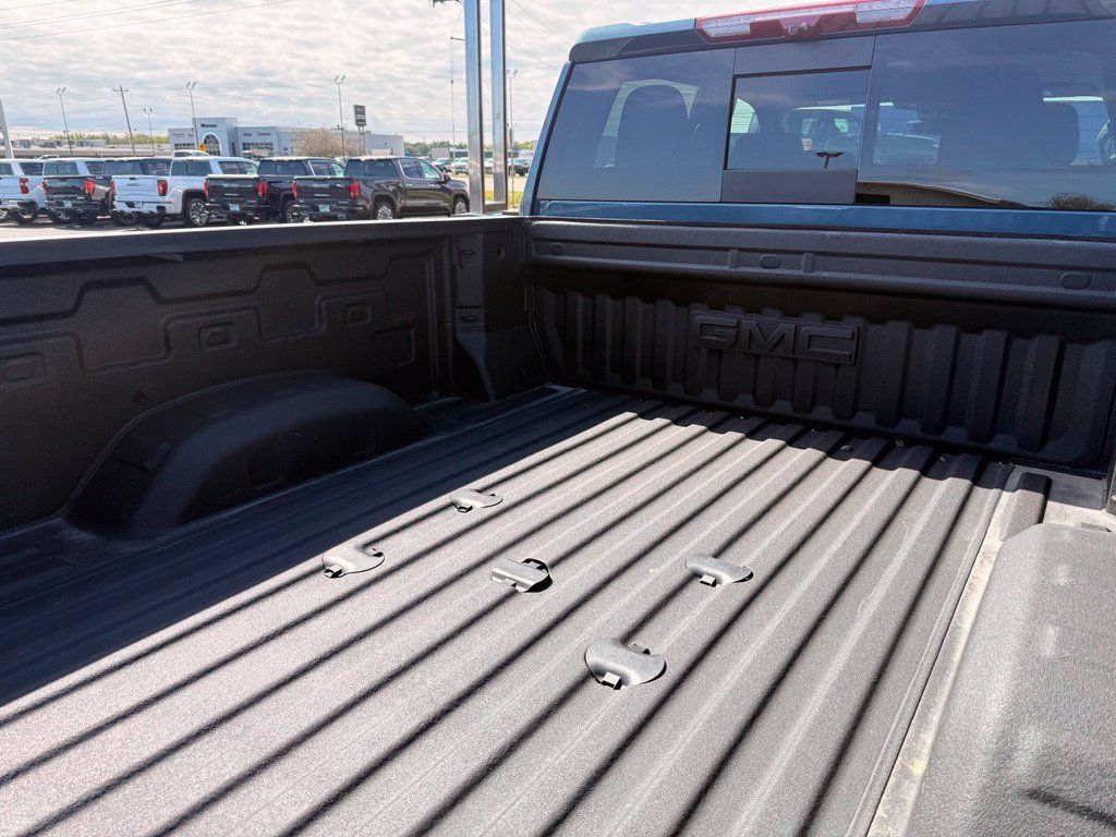 Used 2025 GMC Sierra 2500 Denali w/ Technology Package AWD/4WD image 3