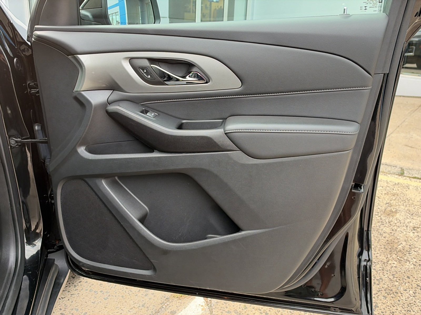 Used 2023 Chevrolet Traverse LT FWD image 18