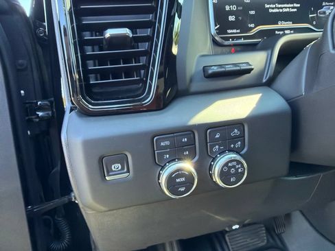 Used 2024 GMC Sierra 1500 AT4 w/ Technology Package AWD/4WD image 9