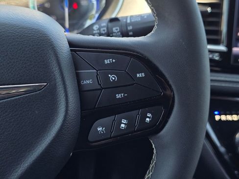 Used 2025 Chrysler Pacifica Limited FWD image 20
