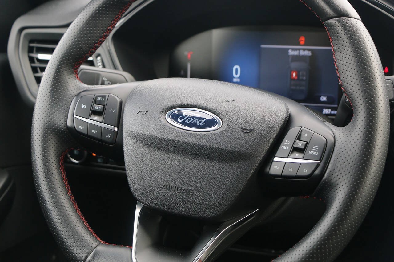 Used 2025 Ford Escape ST-Line Select AWD/4WD image 19