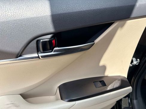 Used 2024 Toyota Camry LE w/ Convenience Package image 12