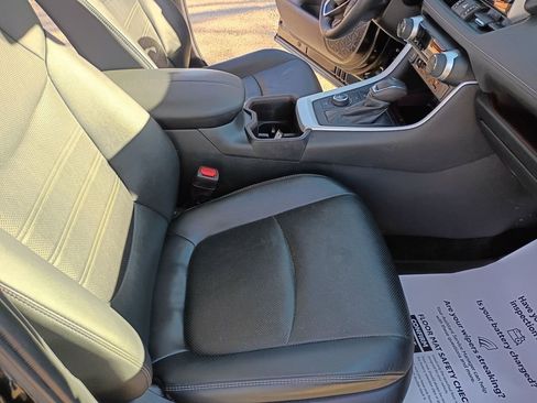 Used 2022 Toyota RAV4 Limited image 17