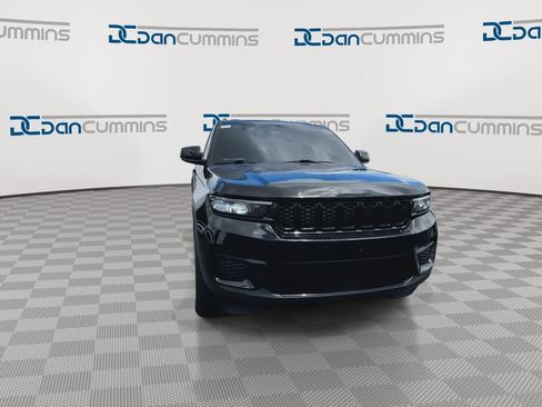 Used 2024 Jeep Grand Cherokee Altitude AWD/4WD image 3