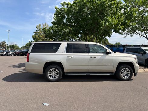 Used 2015 Chevrolet Suburban LT w/ Luxury Package AWD/4WD image 4