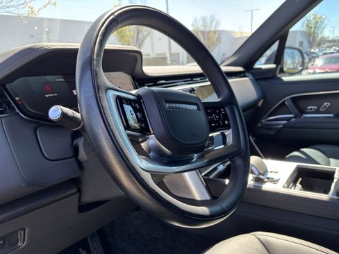Used 2025 Land Rover Range Rover SE image 17