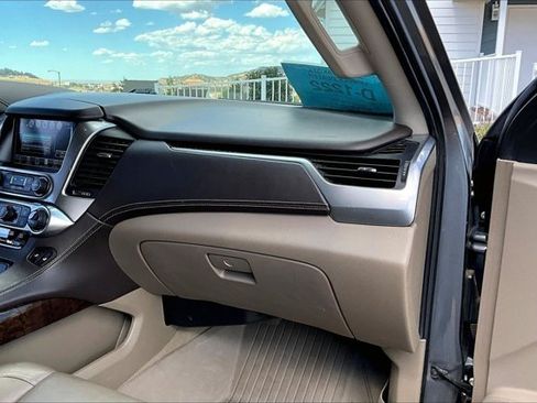 Used 2020 Chevrolet Suburban LT AWD/4WD image 27