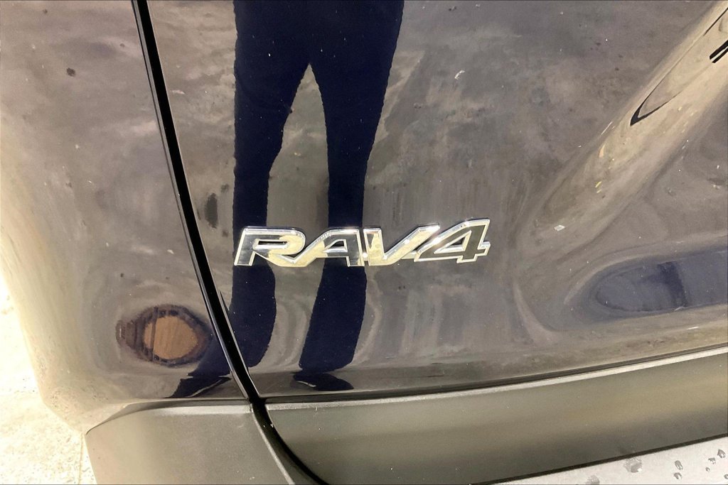 Used 2020 Toyota RAV4 Limited AWD/4WD image 25