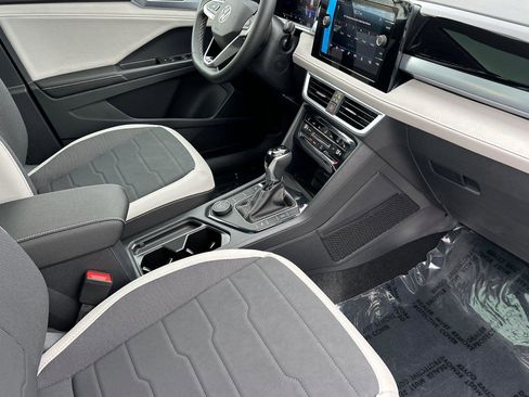 New 2026 Volkswagen Taos SE image 15