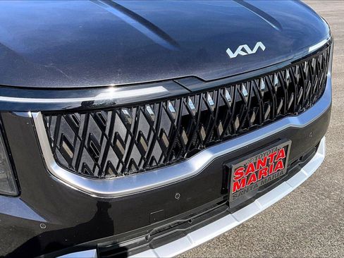 Used 2025 Kia Carnival LX image 27