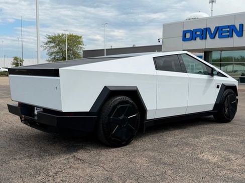 Used 2024 Tesla Cybertruck AWD Crew Cab image 12