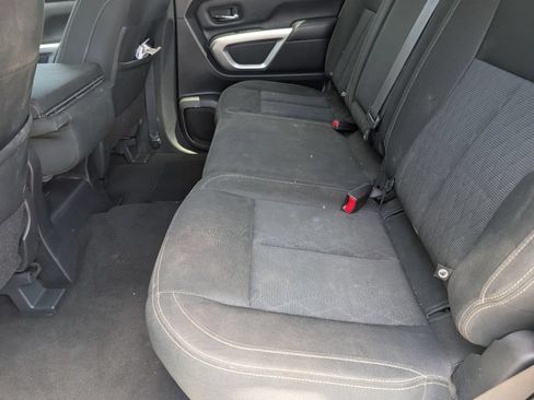 Used 2018 Nissan Titan SV AWD/4WD image 9