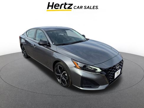 Used 2025 Nissan Altima 2.5 SR image 1