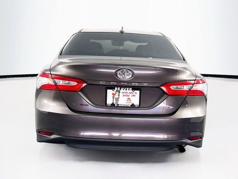 Used 2019 Toyota Camry LE image 8