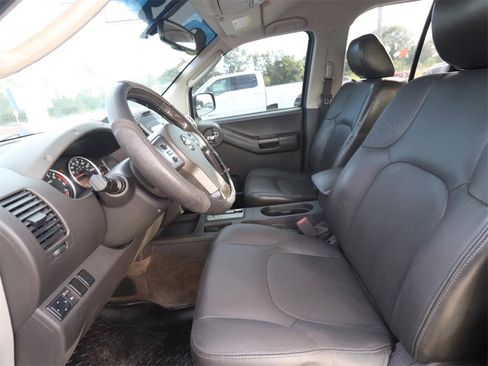 Used 2010 Nissan Xterra SE image 2