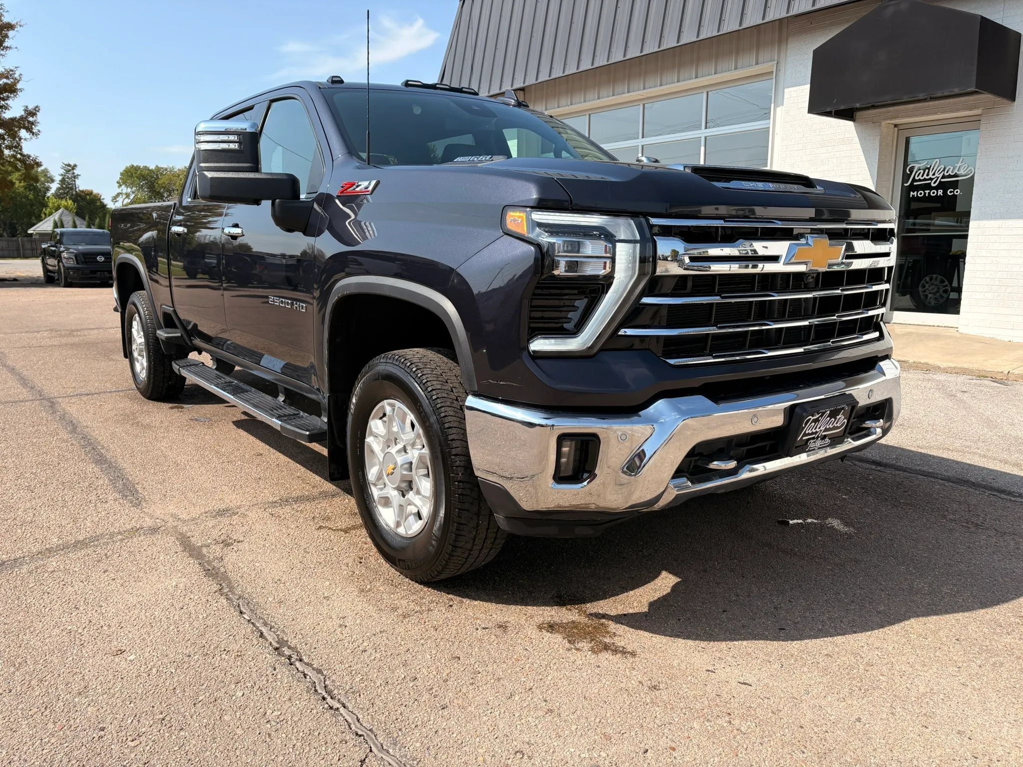 Used 2024 Chevrolet Silverado 2500 LTZ w/ LTZ Plus Package AWD/4WD image 2
