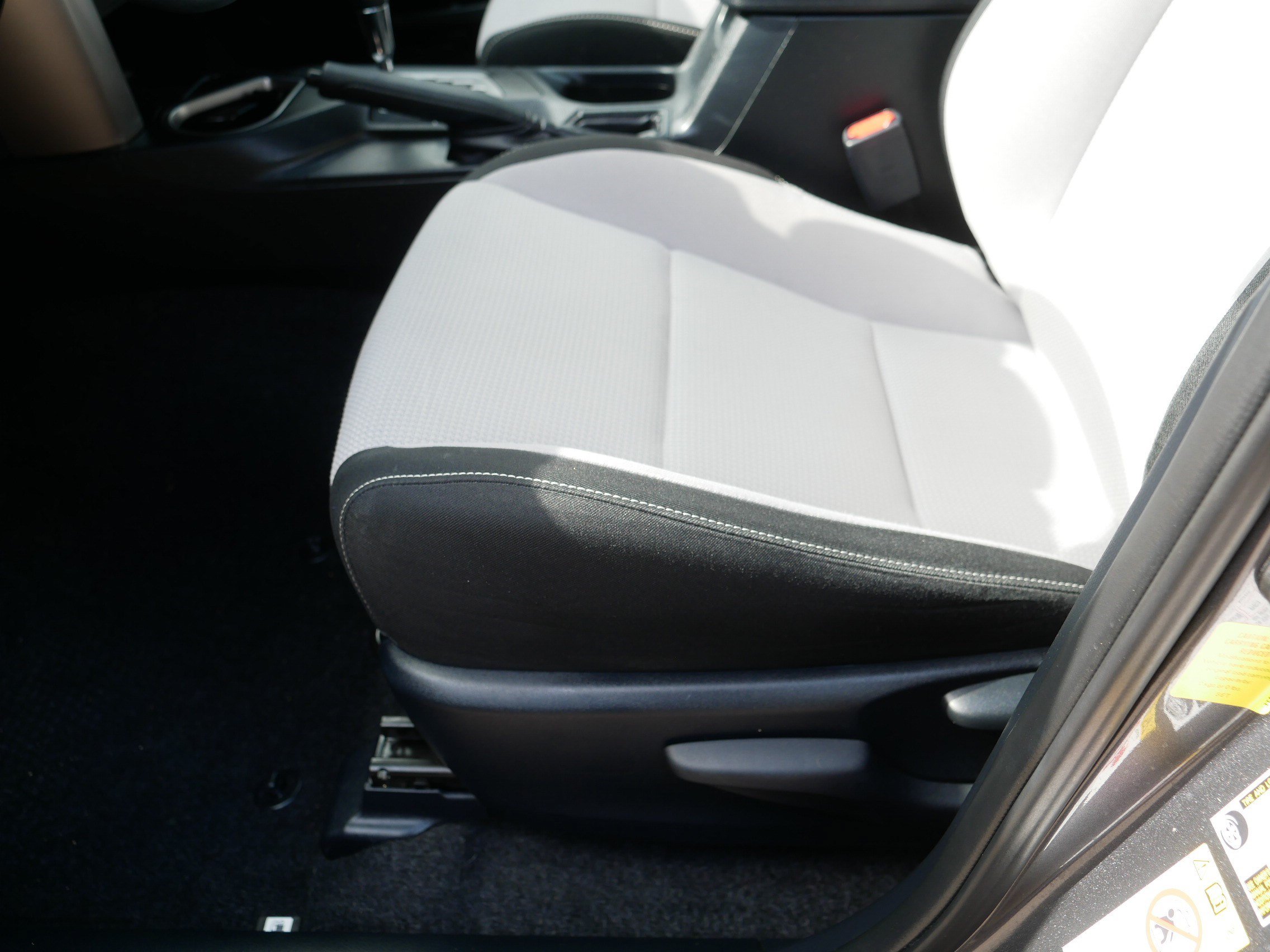 Used 2018 Toyota RAV4 XLE FWD image 20