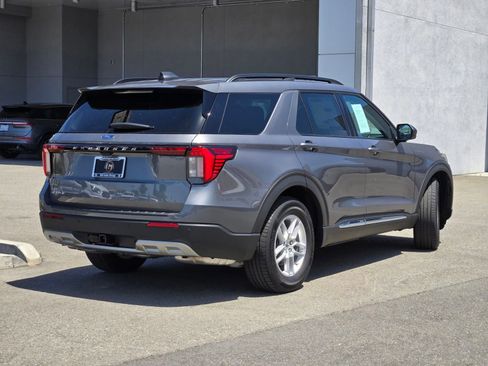 Certified 2025 Ford Explorer Active w/ Active Comfort Package RWD image 4