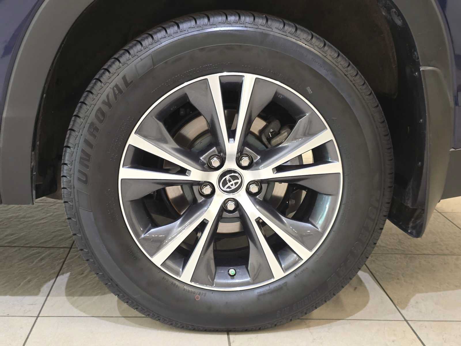 Used 2016 Toyota Highlander XLE AWD/4WD image 8