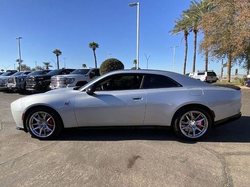 Used 2025 Dodge Charger Daytona Scat Pack w/ Track Pack image 4