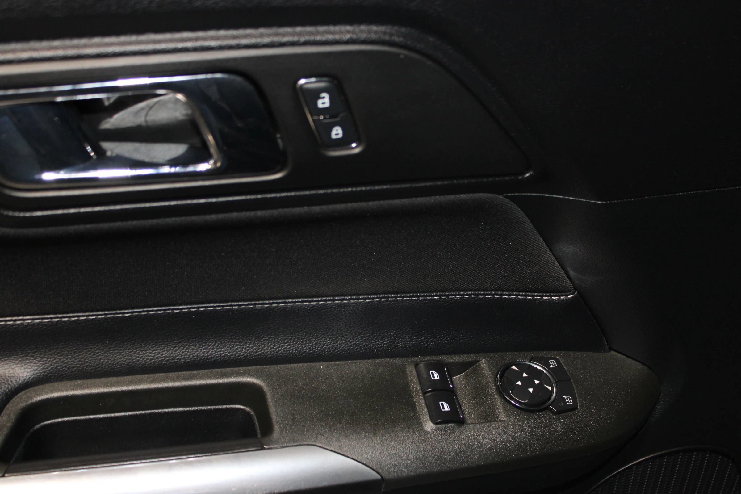 Used 2016 Ford Mustang Coupe RWD image 11