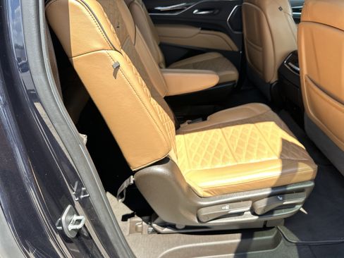 Certified 2021 Cadillac Escalade ESV Premium Luxury AWD/4WD image 16