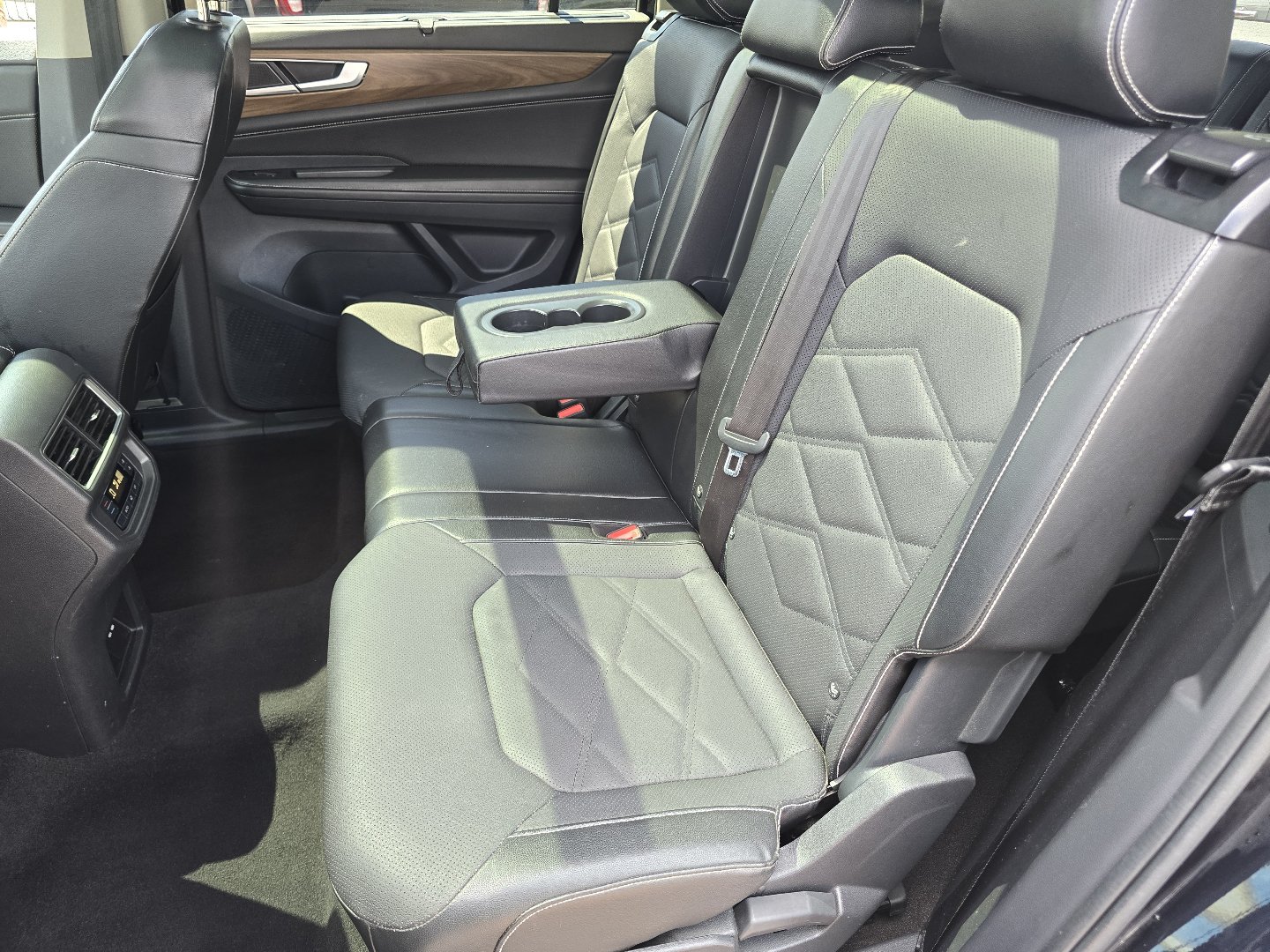 Used 2024 Volkswagen Atlas SE AWD/4WD image 30