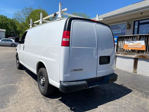 Used 2018 Chevrolet Express 3500 w/ Driver Convenience Package RWD image 8