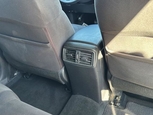 Used 2016 Nissan Rogue SV image 23