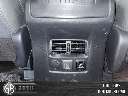 Used 2019 Nissan Titan SV w/ SV Convenience Package AWD/4WD image 33