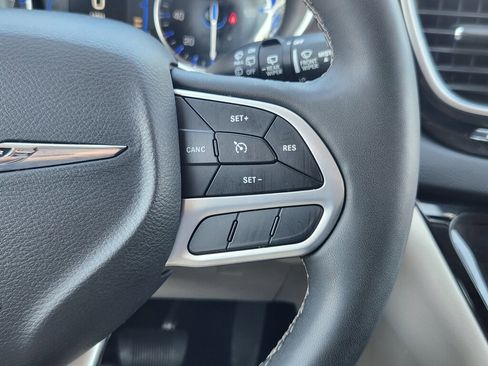 Used 2023 Chrysler Voyager LX image 21