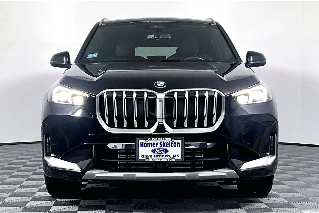 Used 2025 BMW X1 xDrive28i AWD/4WD image 3