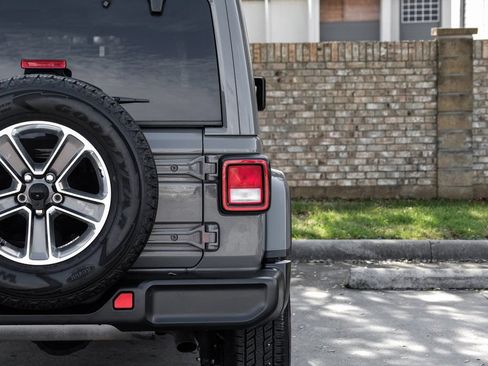 Used 2022 Jeep Wrangler Unlimited Sahara w/ Cold Weather Group AWD/4WD image 60