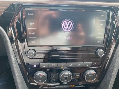 Used 2022 Volkswagen Passat 2.0T image 20