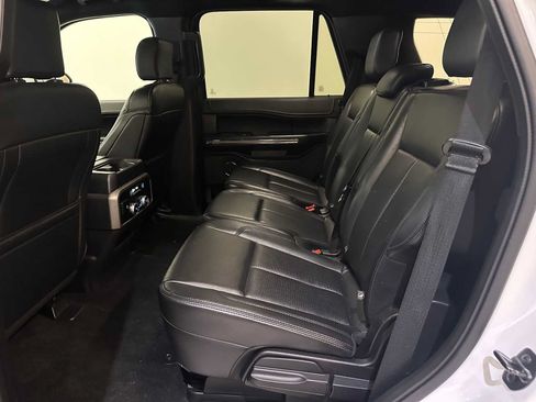 Used 2019 Ford Expedition XLT w/ Equipment Group 201A AWD/4WD image 21