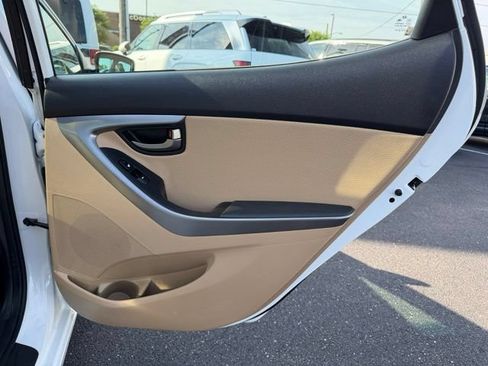 Used 2013 Hyundai Elantra Limited w/ Technology Pkg FWD image 9