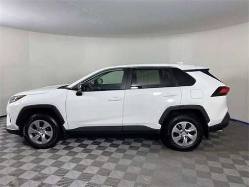 Used 2022 Toyota RAV4 LE image 5