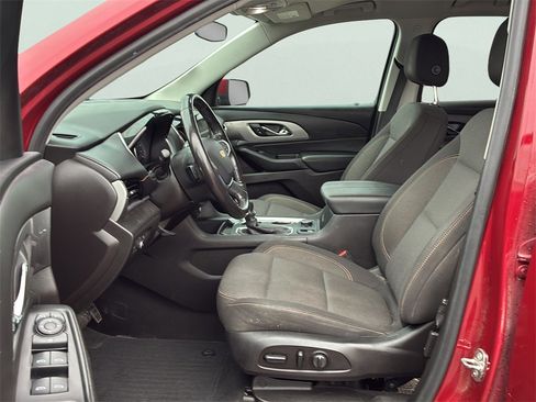 Used 2021 Chevrolet Traverse LT image 19