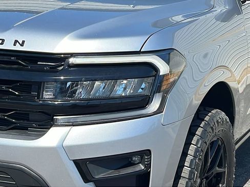 Certified 2022 Ford Expedition Limited image 3