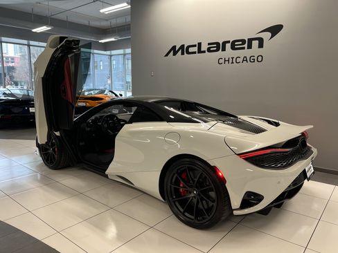 Used 2024 McLaren 750S Spider image 23