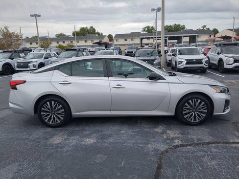 Used 2024 Nissan Altima 2.5 SV FWD image 5