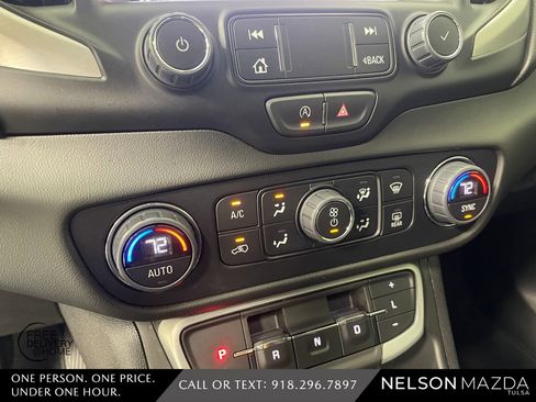 Used 2022 GMC Terrain SLT w/ Infotainment Package II image 31